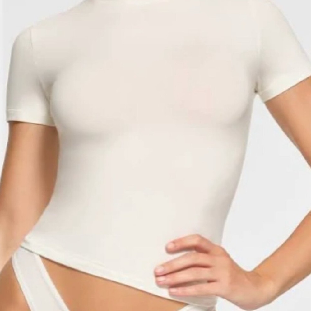 SKIMS Cream Fitted Cut Out Tee